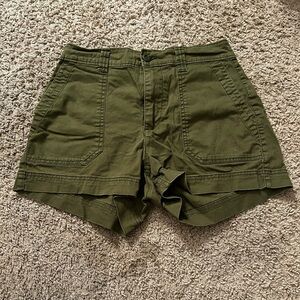 Old Navy Women's Cargo Shorts in Army Green